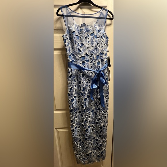 Adrianna Papell
Women's Round-Neck Tonal Lace Dress - Picture 5 of 11